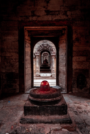 photo-of-ancient-building-3287165